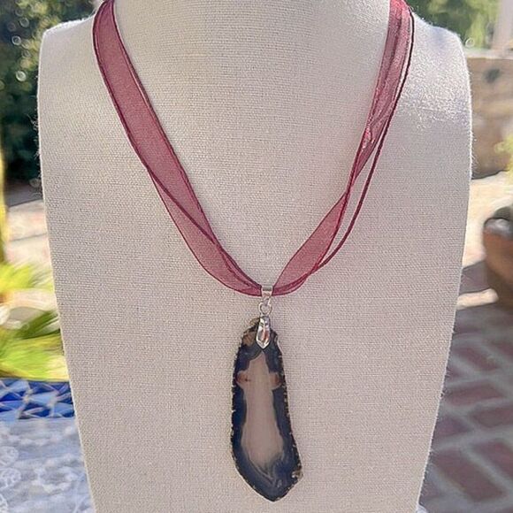 Vintage Geode Slice Pendant Necklace Black & Burgundy - Picture 2 of 10